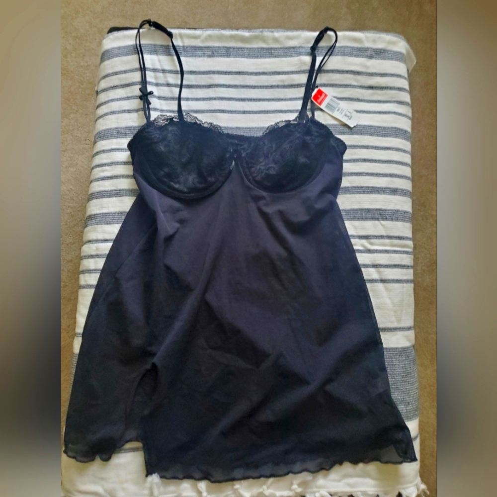 Triumph Maximizer babydoll lingerie in black NWT.